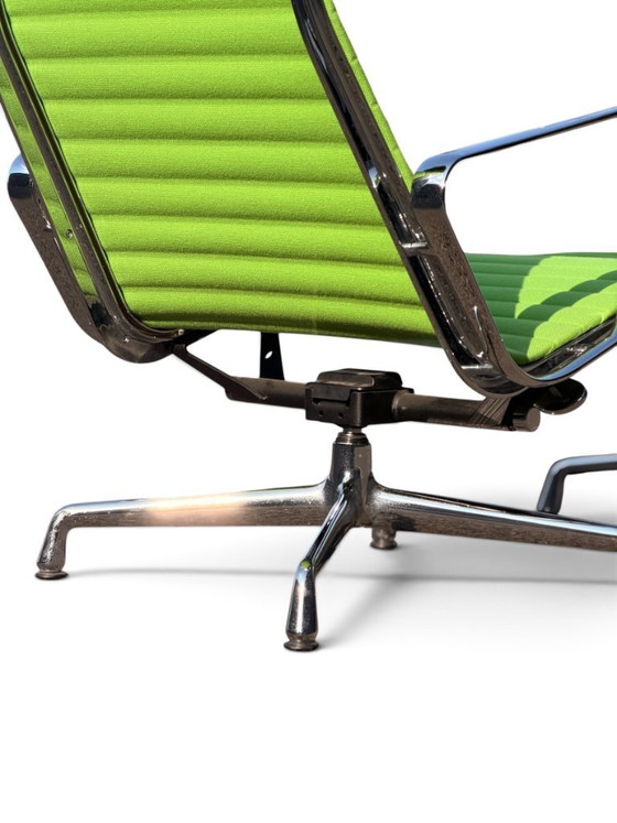 Auténtica butaca EA 124 y otomana EA 125 de Charles & Ray Eames (Vitra) - Verde – Sillones reclinables (photo 16 of 20)