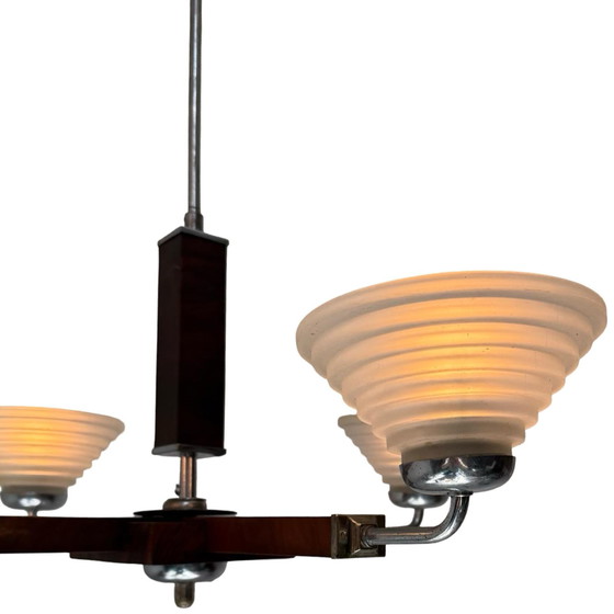 Image 1 of Lampadario Art Déco - Ca. 1930, Cecoslovacchia - Vetro satinato, impiallacciatura in noce e struttura in metallo cromato - 4 lam