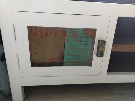 Image 1 of Televisiekast/dressoir met hout van oude Indonesische vissersbootjes