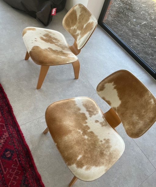 2x Vitra LCW Calf’s Skin lounge chair