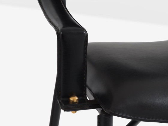 Image 1 of Silla de escritorio Jacques Adnet de latón y cuero cosido a caballete 1950