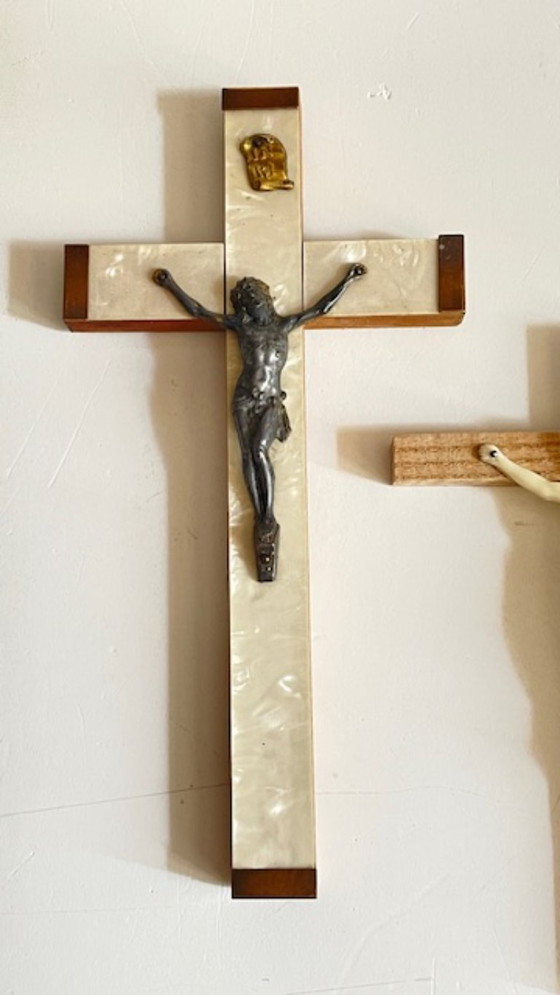 Paire Crucifix Vintage – Décorations murales, Plastic, Metal (photo 4 of 17)