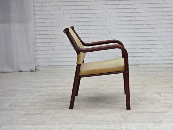Image 1 of Jaren 80, een paar Scandinavische fauteuils, meubelbekleding van velours en bamboe.