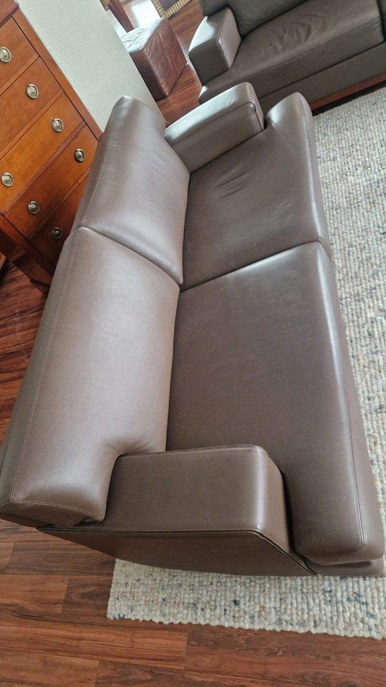 Zwei braune Ledersofas, Sitzecke, Holz (Foto 13 von 14)