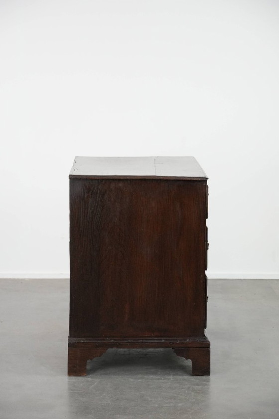 Image 1 of Commode ancienne anglaise en chêne, subtile, datant du XVIIIe siècle