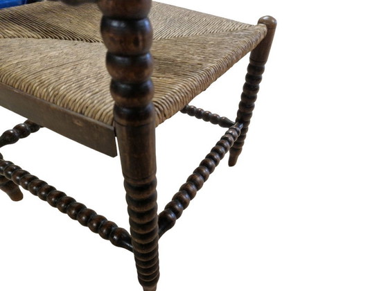 Image 1 of Silla esquinera antigua torneada con asiento de junco – Estilo campestre inglés/francés