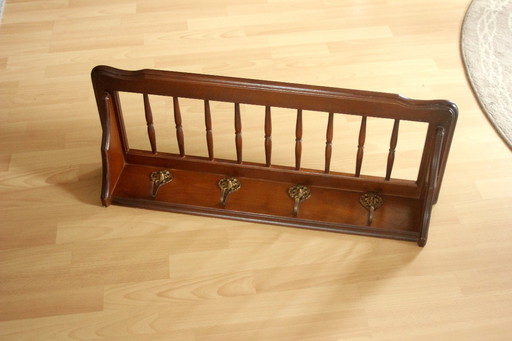 Armoire rockabilly en noyer des années 1950 avec étagère à chapeaux et 4 crochets en laiton - Vintage