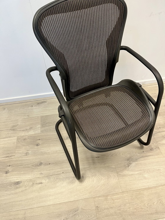 Image 1 of Chaises Herman Miller Aeron à pieds traîneaux, lot de 6