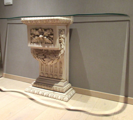 Image 1 of Console in gemalen marmer met gefacetteerd glazen blad