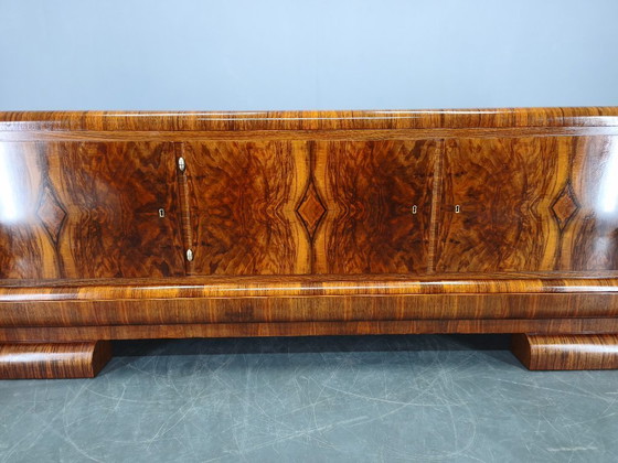 Image 1 of Art Deco dressoir van walnotenhout, Tsjechoslowakije, jaren 1930