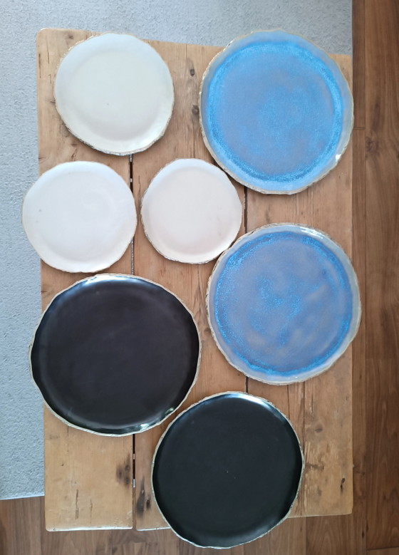 Image 1 of 7 handgefertigte Keramikteller von Kari Ceramics