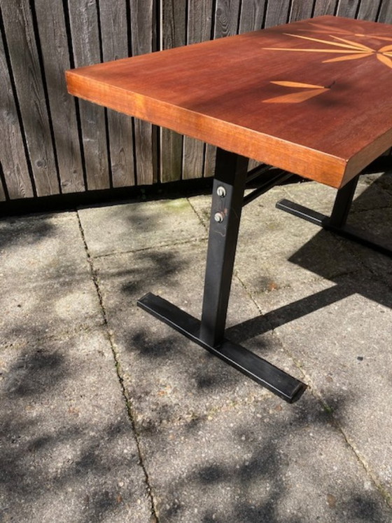 Image 1 of Straordinario tavolino da caffè di design del Medioevo