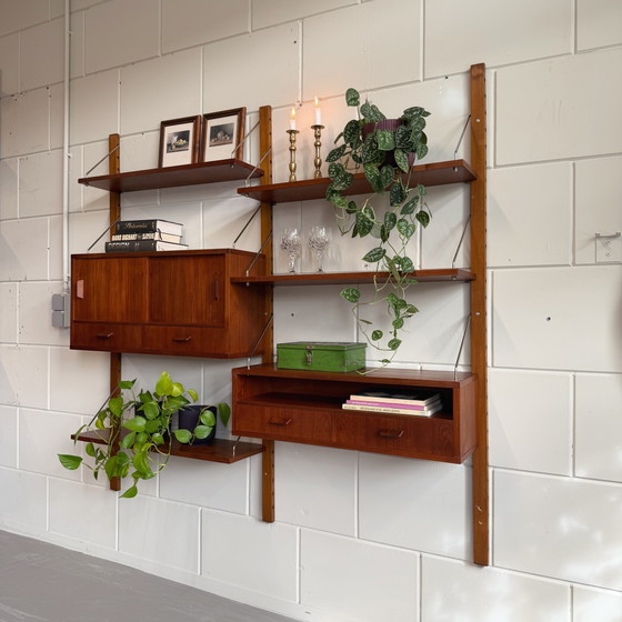 Armadi a muro vintage, Teak, Danese – Wood (photo 2 of 15)