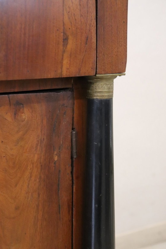 Image 1 of Antico comodino in noce, Italia, inizio XIX secolo