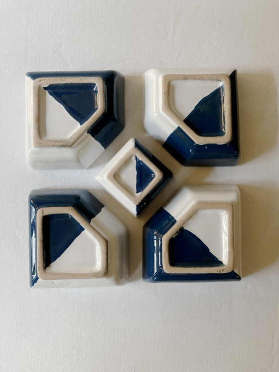 Image 1 of Blauw-wit handbeschilderd keramisch serveerblad of borrelplank.