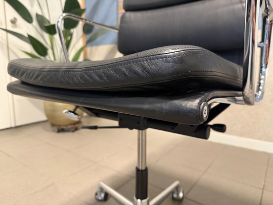 Vitra | Eames | EA219 | Black Leather & Chrome | 1 Piece – Office chairs, Aluminium (photo 12 of 15)