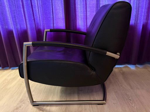 2 fauteuils Bree's New World en cuir noir et acier inoxydable – Leather, rvs (photo 2 of 6)