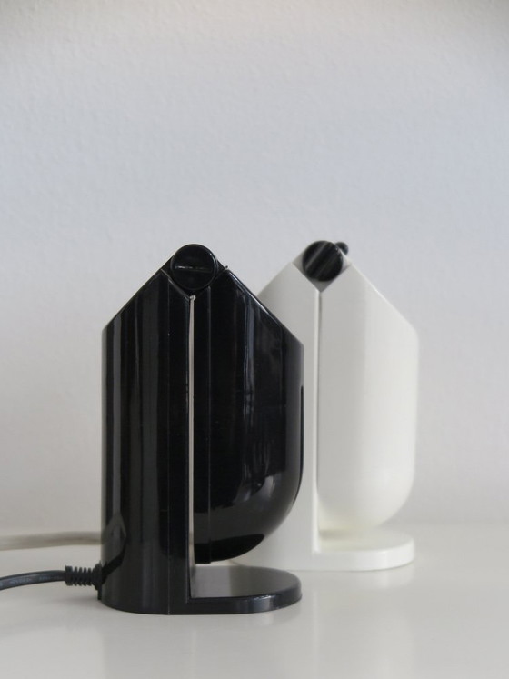 Zwart-witte plastic Tafellampen, Italië, jaren '60, set van 2 – Kunststof (photo 6 of 26)