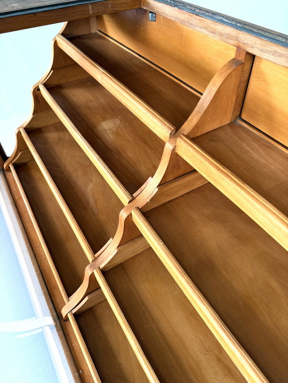 Image 1 of Vitrine/comptoir de magasin d'antiquités années 30