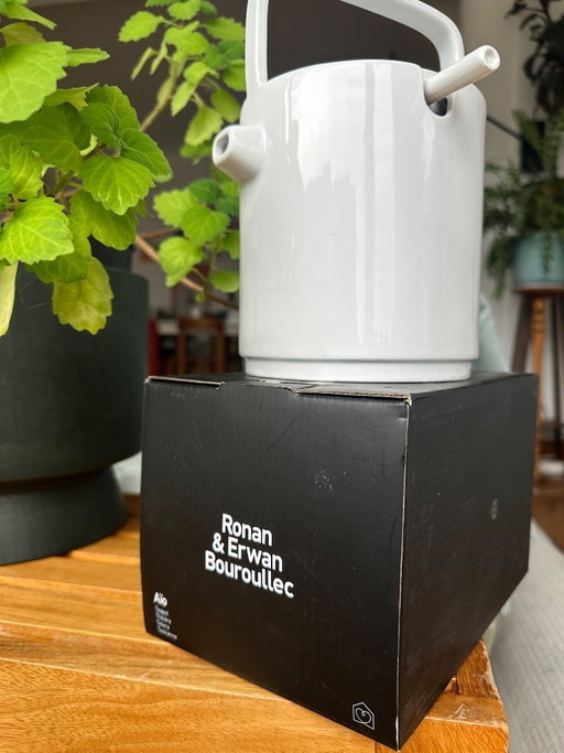 Tetera de porcelana AIO, Bouroullec, Habitat
