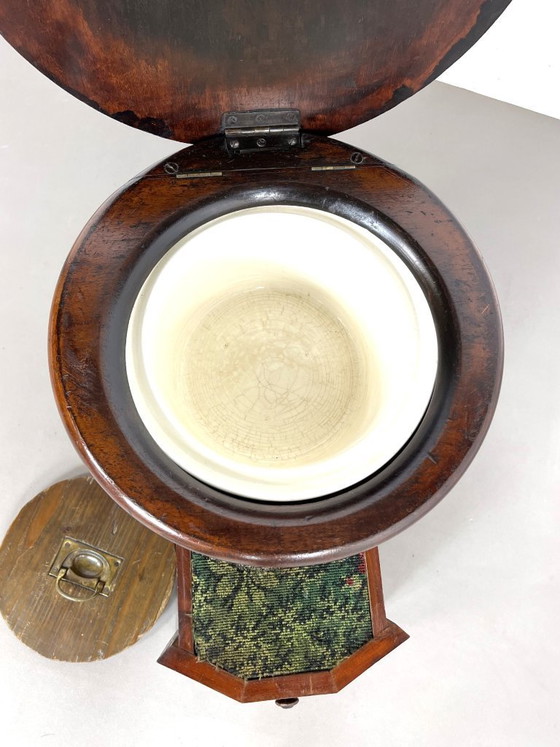 Image 1 of Antieke 19e-eeuwse Victoriaanse mahoniehouten toiletpot met opstapje