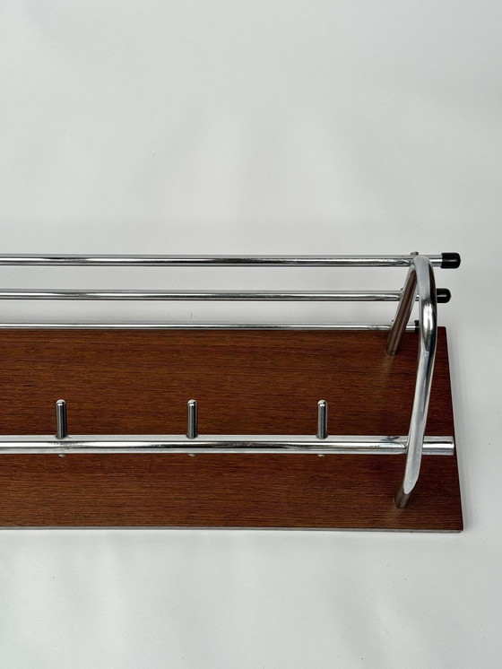 Image 1 of Appendiabiti da parete retrò con mensola – Legno wengé e cromo, stile vintage spaziale