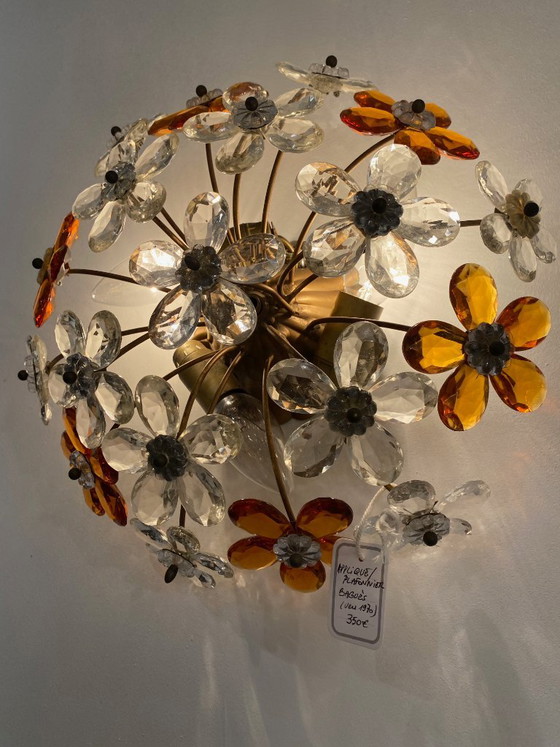 Wandlamp/plafondlamp toegeschr. Baguès ca. 1970, heldere en amberkleurige geslepen glazen bloemen – Wandlampen (photo 3 of 8)