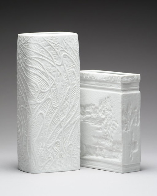 Duo de vases en porcelaine biscuit Rosenthal, design en relief OP ART