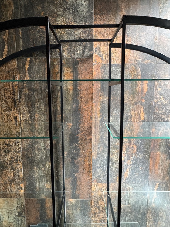 Image 1 of Runder Raumteiler/Vitrinenschrank