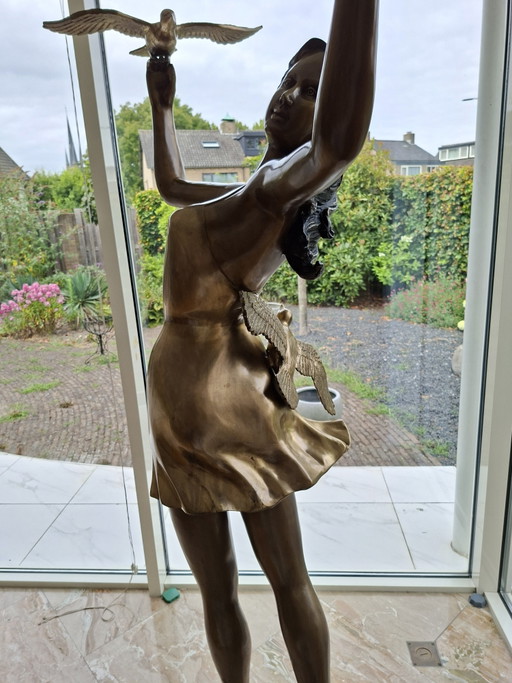 Réplique de la statue de Richard Hallier