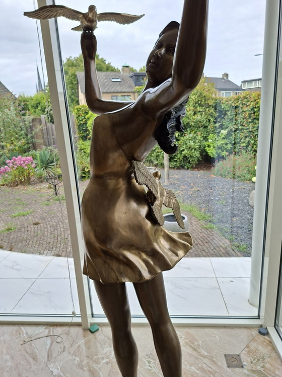 Image 1 of Réplique de la statue de Richard Hallier