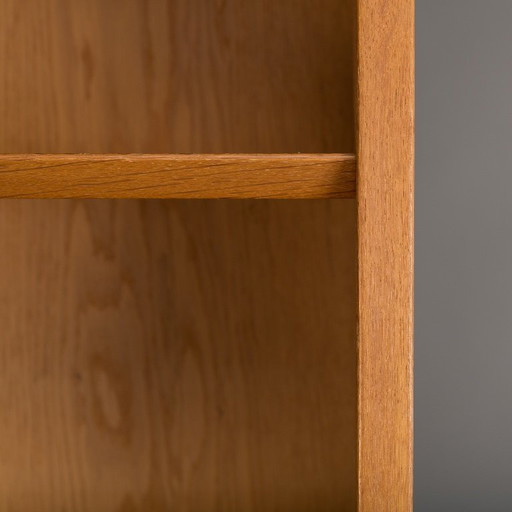 Librería alta de roble de diseño danés de Hundevad & Co, años 60