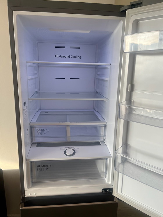 Samsung Kühl-Gefrierkombination – Aufbewahrungsschrank, Glas, Metall (photo 3 of 9)