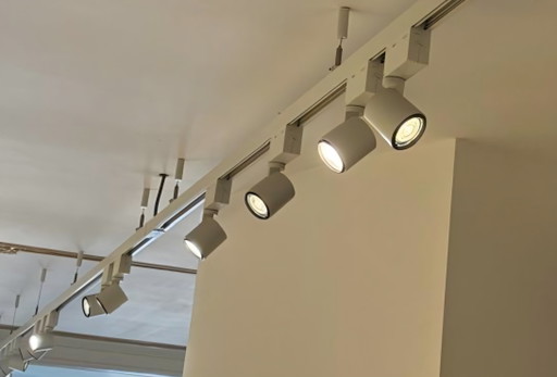 Focos LED y sistemas de iluminación de riel ERCO