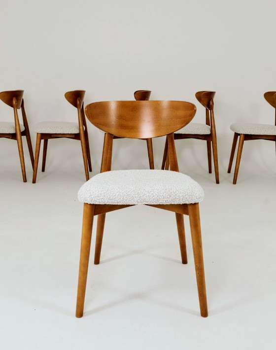 Image 1 of Set van 6 eetkamerstoelen, licht beukenhout, witte Bouclè stof, modern ontwerp