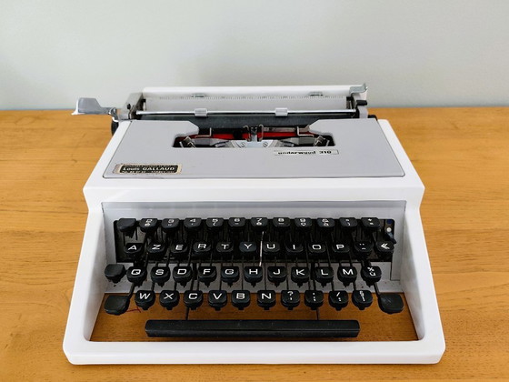 Image 1 of Underwood 310 typemachine, gemaakt in Spanje.