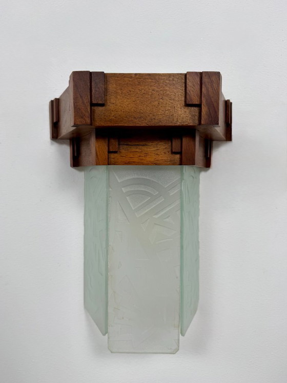 Image 1 of Vintage modernist art deco wall sconce, oak and frosted glass, France, 1930