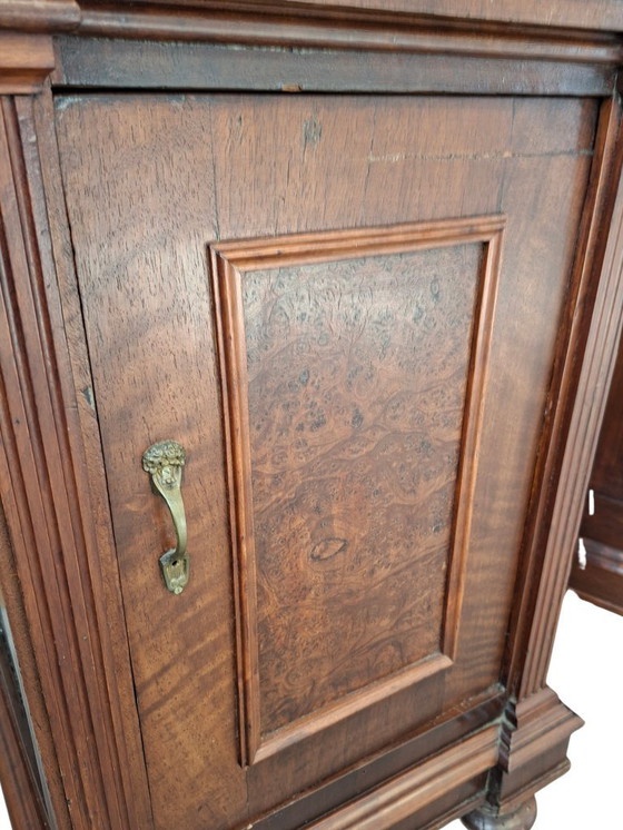 Image 1 of Een paar "Temple"-nachtkastjes uit het einde van de 19e eeuw.