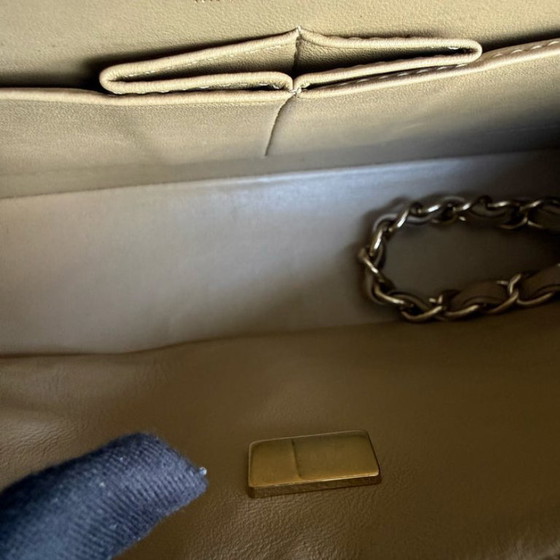 Image 1 of Borsa Chanel Classic Flap Small - Caviar 23CM trapuntata beige scuro, finiture dorate, microchip