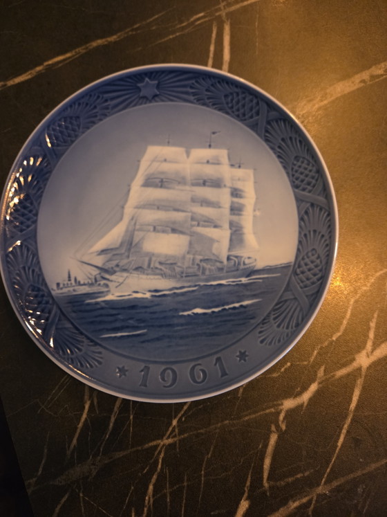 Royal Copenhagen Christmas Plate 1961 – Wall decoration, Porcelain (photo 3 of 5)