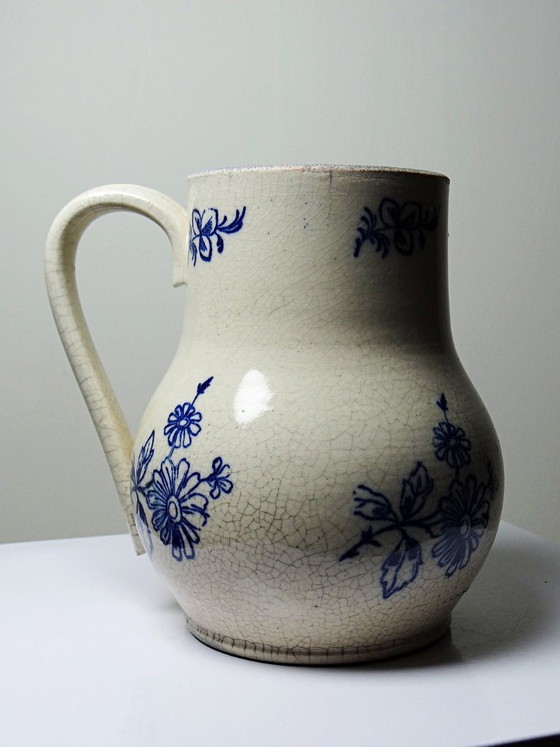 Image 1 of Jarra de loza fina con decoración azul, atribuida a Saint-Uze, siglo XIX.