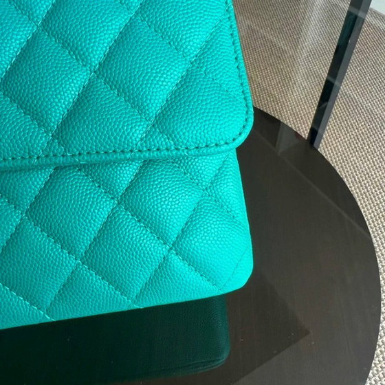 Image 1 of Chanel Classic Flap Medium - Caviar 25CM Gewatteerd Cyaanblauw Goudkleurige Hardware Serie 23
