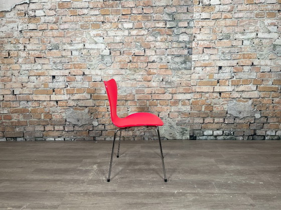 Fritz Hansen Vlinder, Pink | Arne Jacobsen, Dining chairs, Plastic, Chrome, Red, Mid Century Modern (photo 3 of 15)