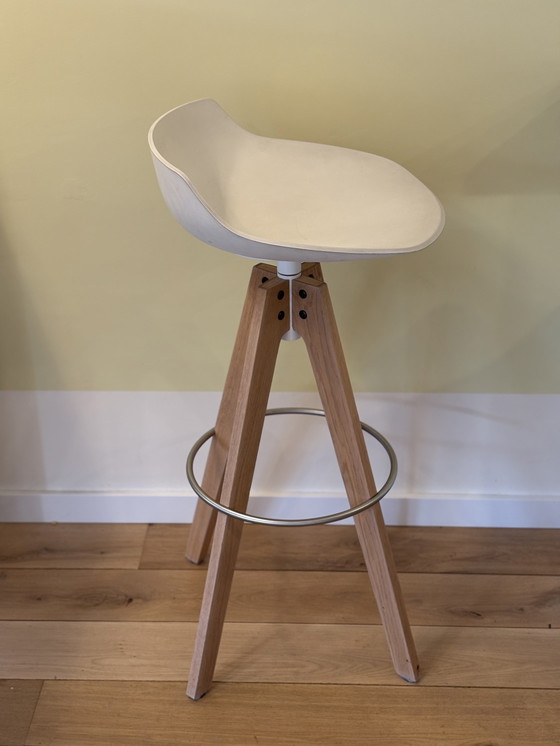 Image 1 of Mesa de bar La Palma Brunch con 4 taburetes de bar MDF Italia