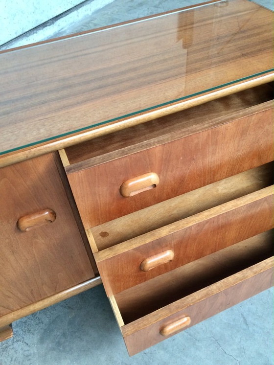 Image 1 of Credenza in acero con piano in vetro e design moderno di metà secolo, anni '50