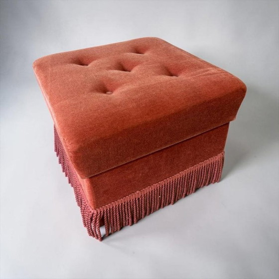 Image 1 of Pouf/coffre/repose-pieds vintage rose poudré à franges, années 70