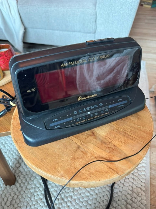 Soundmaster clock radio