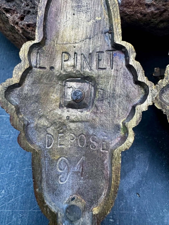 Paire d'appliques murales en bronze avec masque, signé L. Pinet, période Art Nouveau. (photo 6 of 10)