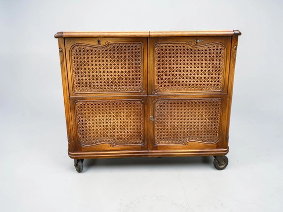 Seltener Luxus Mid-Century Cocktail Servierwagen 1950er – Exklusiver Dry Bar Schrank mit Vogelaugenahorn & (photo 9 of 19)