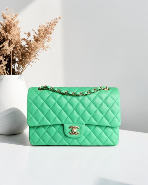 Chanel Classic Flap Medium - Caviar 25CM Gewatteerd Groen Goudkleurige Hardware Serie 27